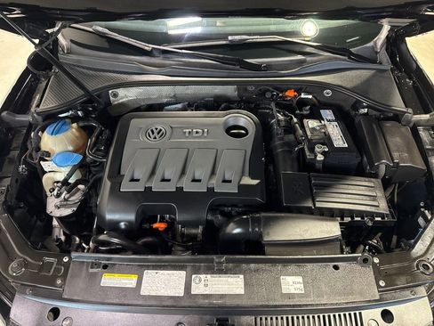 Used 2014 Volkswagen Passat TDI SE FWD image 38