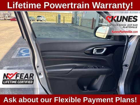 Used 2025 Jeep Compass Trailhawk image 12