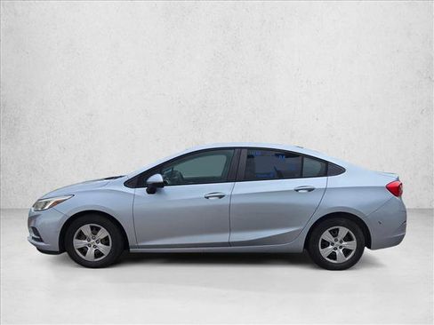 Used 2017 Chevrolet Cruze LS FWD image 8