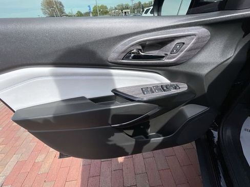 Used 2025 Chevrolet Trax LT w/ Driver Confidence Package image 10