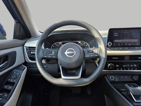 Used 2023 Nissan Rogue SV image 18