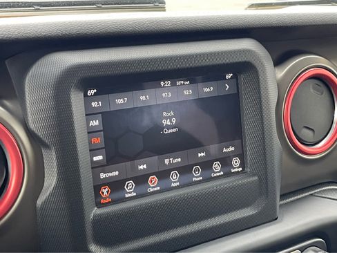 Used 2019 Jeep Wrangler Unlimited Rubicon w/ Cold Weather Group image 14