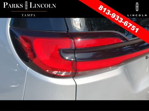 Used 2024 Chrysler Pacifica Touring-L w/ Uconnect Theater Family Group FWD image 13