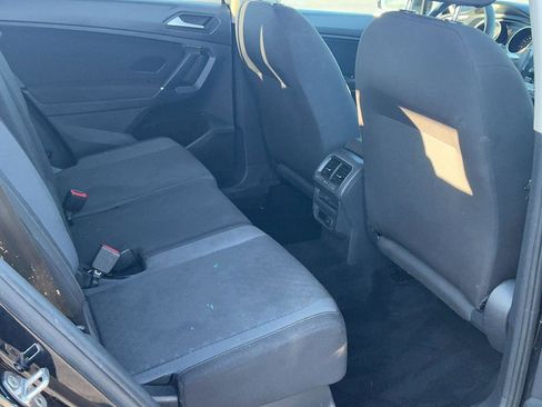 Used 2020 Volkswagen Tiguan S image 31