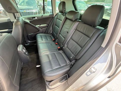 Used 2017 Volkswagen Tiguan SEL AWD/4WD image 25