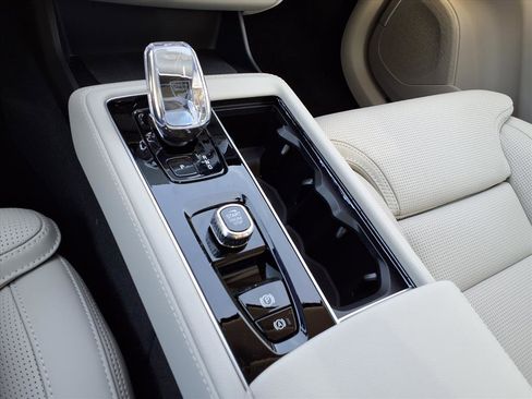 New 2026 Volvo XC90 B6 Ultra w/ Protection Package image 15