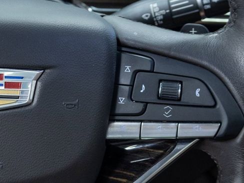 Used 2022 Cadillac Escalade Premium Luxury image 15