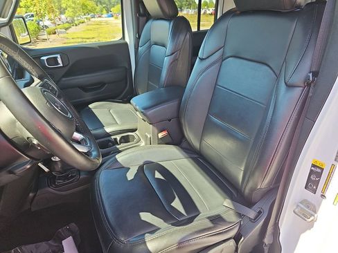 Used 2022 Jeep Wrangler Unlimited Sahara AWD/4WD image 19
