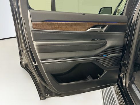 Used 2023 Jeep Grand Wagoneer Series II AWD/4WD image 28
