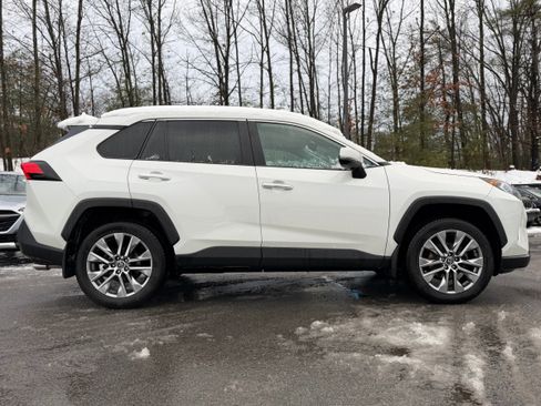 Used 2020 Toyota RAV4 Limited image 14