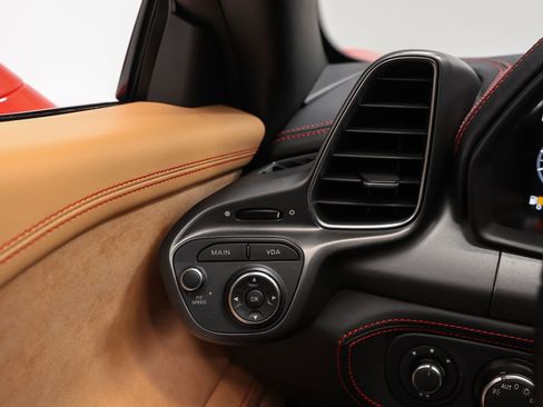 Certified 2012 Ferrari 458 Spider RWD image 44