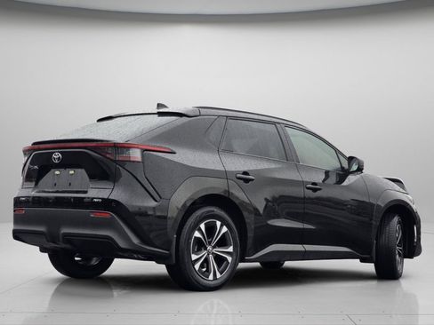 Used 2024 Toyota bZ4X XLE w/ Weather Package image 21