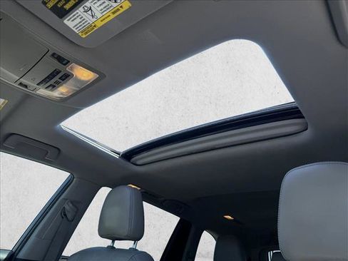 Used 2019 Toyota Highlander XLE FWD image 27