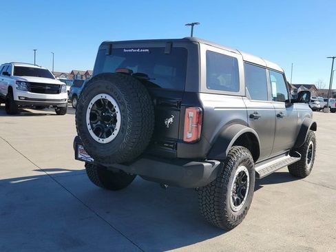 New 2025 Ford Bronco Outer Banks w/ Sasquatch Package image 3