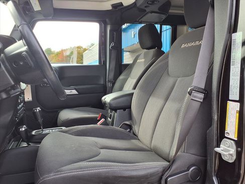 Used 2017 Jeep Wrangler Unlimited Sahara w/ Max Tow Package image 19