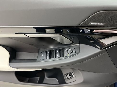New 2024 BMW 530i xDrive w/ Convenience Package AWD/4WD image 14