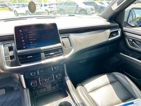 Used 2024 Chevrolet Suburban Z71 w/ Luxury Package AWD/4WD image 20