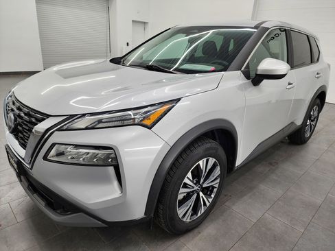 Used 2023 Nissan Rogue SV image 7