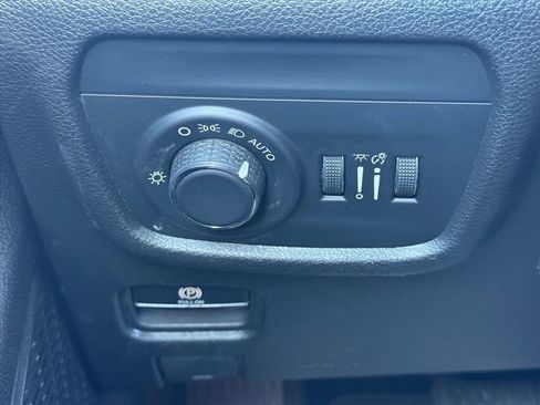 Used 2024 Jeep Grand Cherokee Laredo image 21