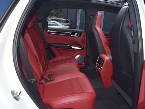 Used 2023 Porsche Cayenne Turbo w/ Premium Package Plus image 39