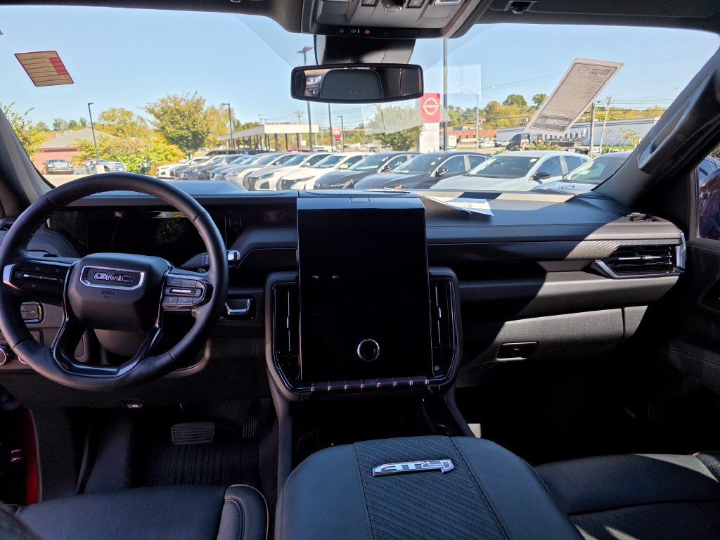 Used 2025 GMC Yukon AT4 AWD/4WD image 20
