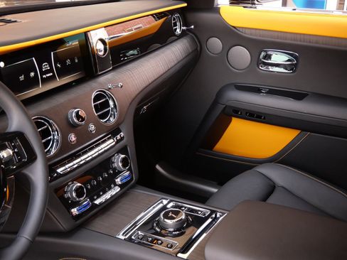 Used 2022 Rolls-Royce Ghost w/ Ghost Package image 25