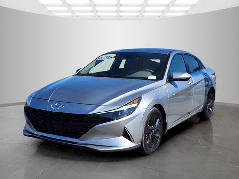 Used 2023 Hyundai Elantra SEL FWD image 3