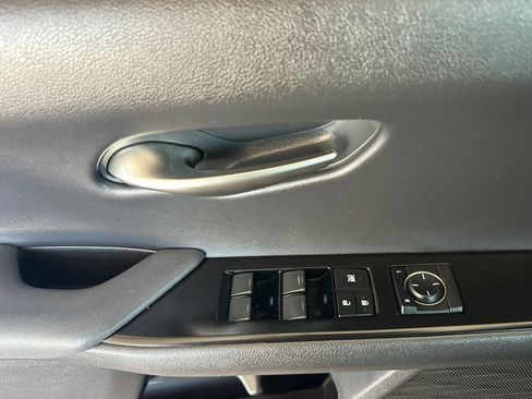 Certified 2024 Lexus UX 250h FWD image 8