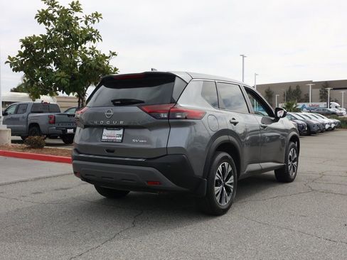 Used 2023 Nissan Rogue SV image 4