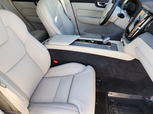 Used 2025 Volvo XC60 T8 Ultra w/ Protection Package Premier image 4