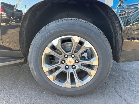 New 2026 Chevrolet Suburban LT w/ Comfort Package image 21
