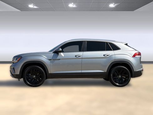 Used 2023 Volkswagen Atlas Cross Sport SE FWD image 2