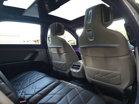 Used 2024 BMW i7 eDrive50 w/ Executive Package RWD image 32