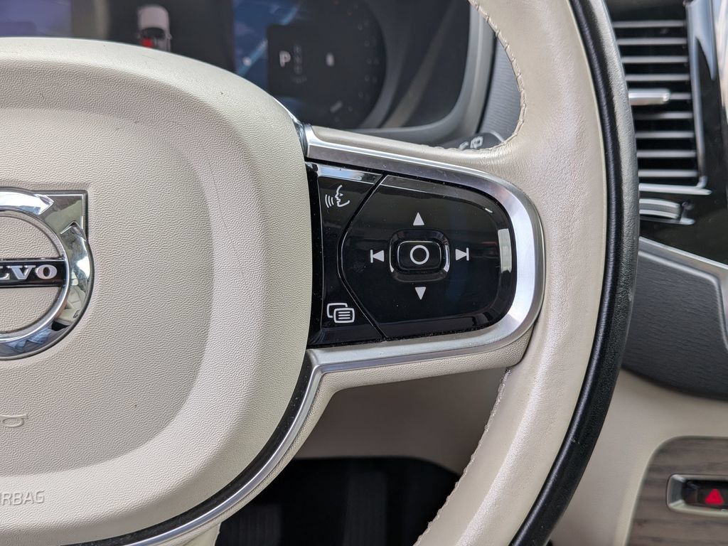 Used 2023 Volvo XC90 B6 Plus AWD/4WD image 22