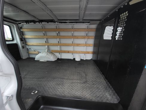Used 2023 GMC Savana 2500 w/ Driver Convenience Package image 9
