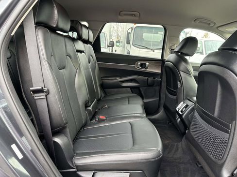 Used 2022 Kia Sorento S image 25