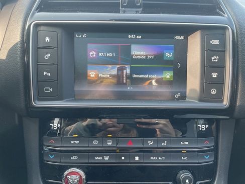 Used 2017 Jaguar F-PACE Prestige image 23