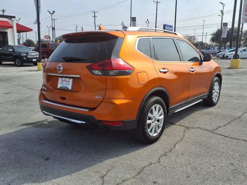 Used 2017 Nissan Rogue SV image 5