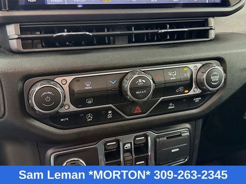 Used 2024 Jeep Gladiator Sport image 15