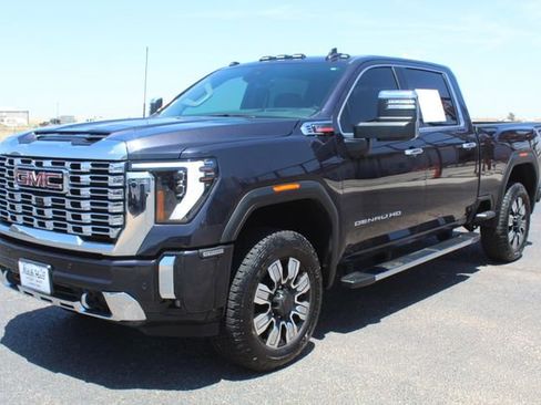 Used 2024 GMC Sierra 2500 Denali w/ Denali Reserve Package AWD/4WD image 8