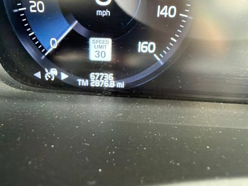 Used 2020 Volvo XC90 T6 Momentum w/ Protection Package AWD/4WD image 11