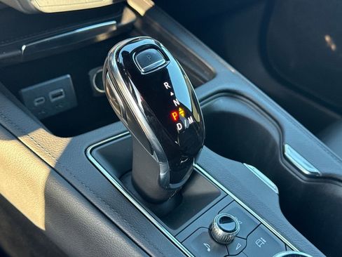 Used 2024 Cadillac XT4 Premium Luxury image 16