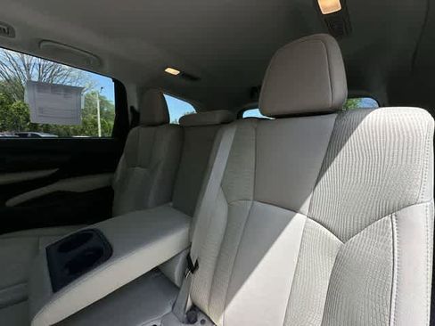 Used 2021 Subaru Ascent Premium w/ Convenience Package AWD/4WD image 16