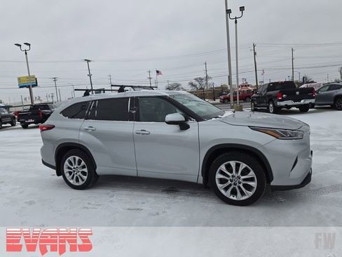 Used 2021 Toyota Highlander Limited image 2
