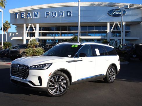 Certified 2025 Lincoln Aviator 2WD image 2