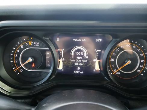Used 2025 Jeep Gladiator Rubicon w/ Convenience Group AWD/4WD image 14