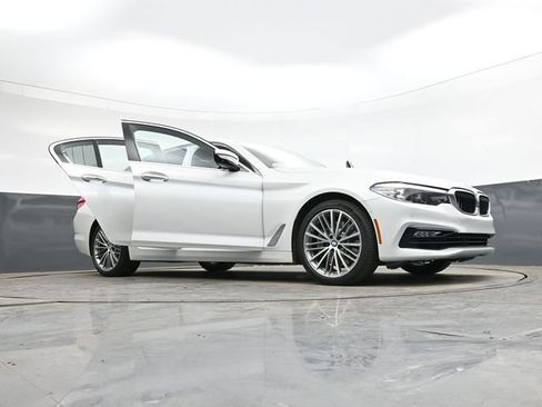 Used 2018 BMW 540i image 40