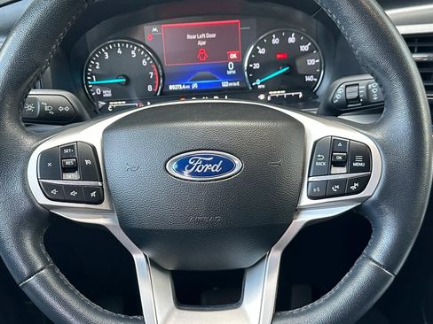 Used 2023 Ford Explorer XLT AWD/4WD image 19