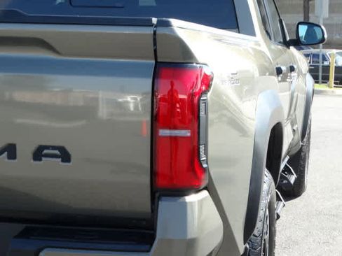 Used 2024 Toyota Tacoma TRD Off-Road image 11