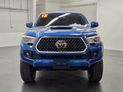 Used 2018 Toyota Tacoma TRD Sport image 5